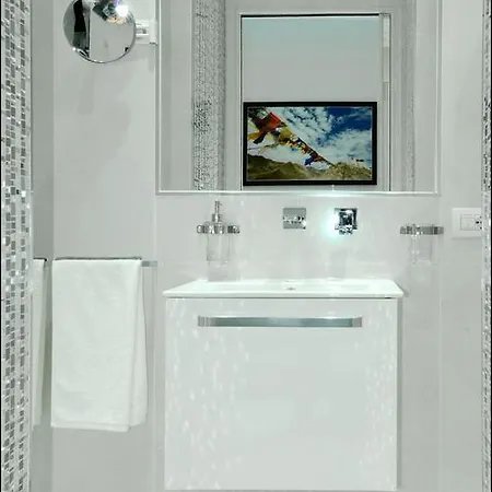 Excellence White Pettinari Apartment
